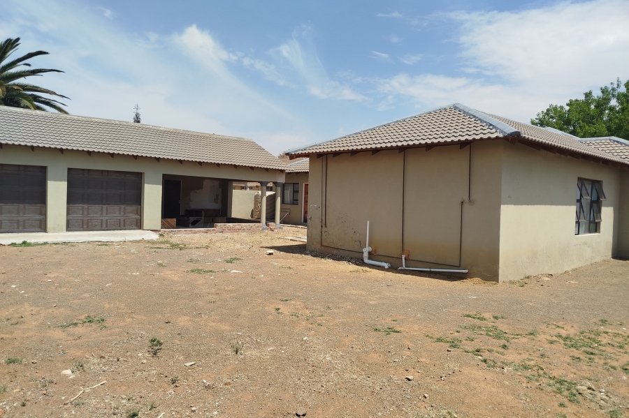 To Let 4 Bedroom Property for Rent in Riebeeckstad Free State